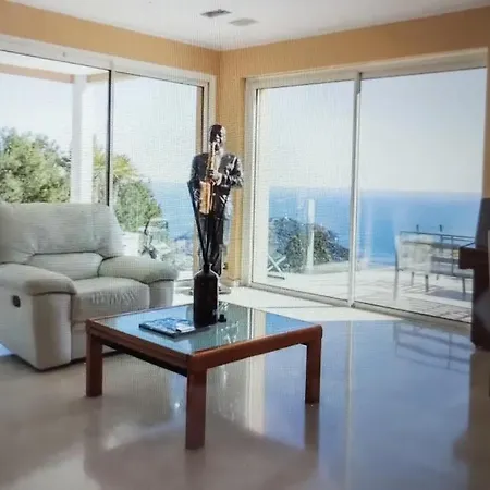 Overlooking With Pool Βιλφράνς-συρ-Μερ